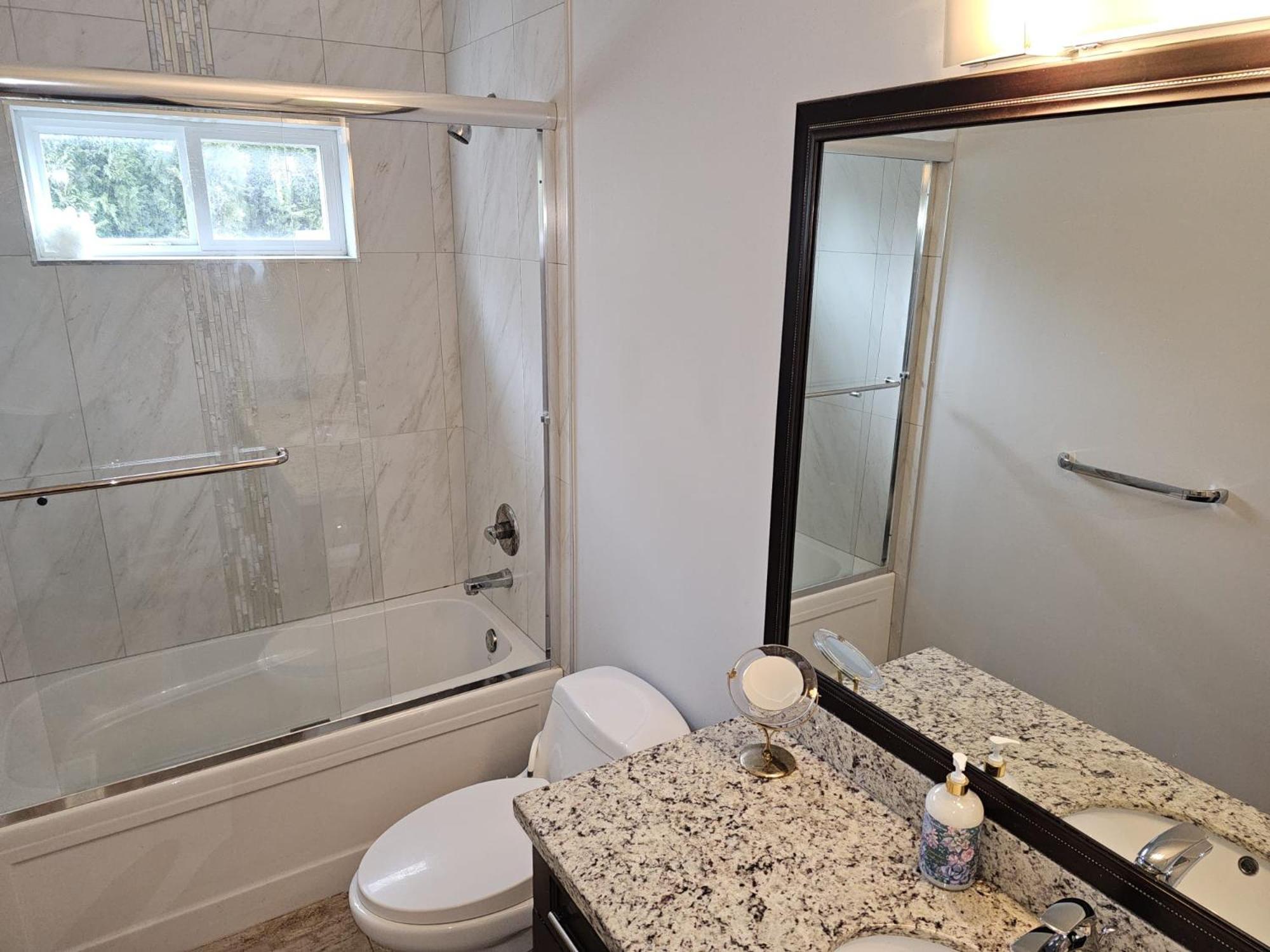 Oscar Inn & 2Bd Family Suite Or Private Room أبوتسفورد المظهر الخارجي الصورة